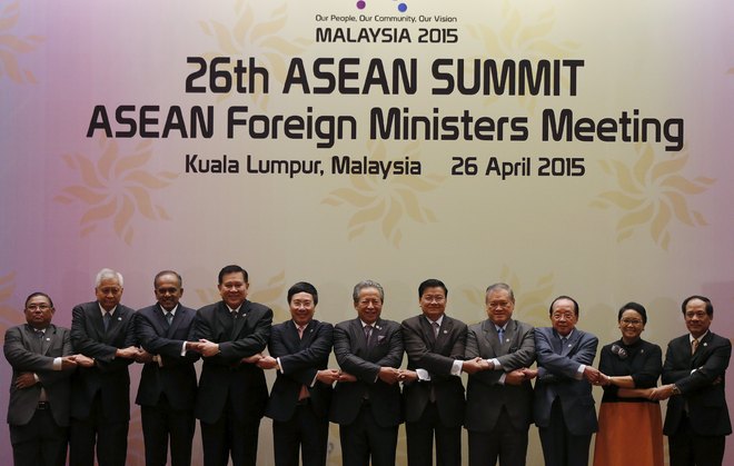 Philippines urges ASEAN unity to stop Beijing in South China Sea