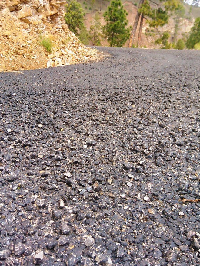 Shoddy Uttarkashi road carpeting poses danger