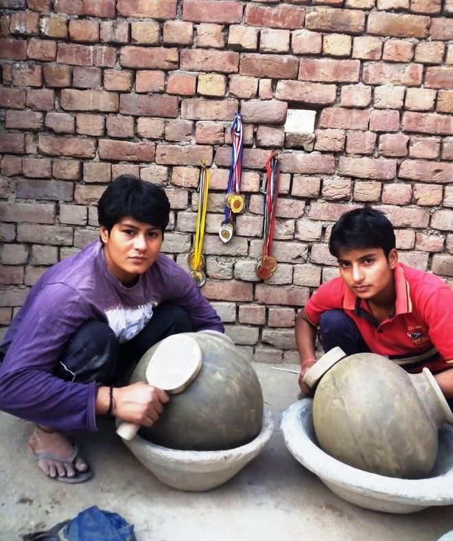 Weightlifting champs make pots to continue their sport