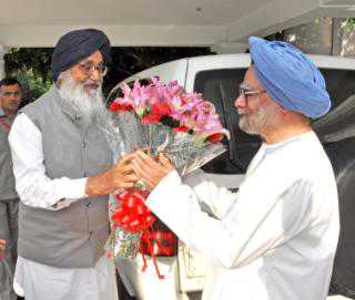 Badal calls on former PM Manmohan Singh, Jaitley
