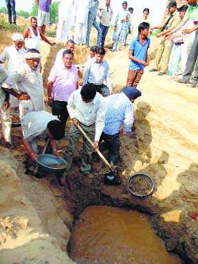 Saraswati no more a myth, water strikes at 7-feet depth