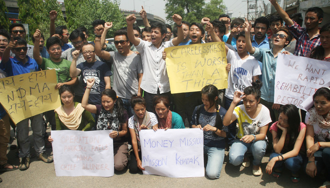 Ladakhi students hold protest against NDMA, state govt