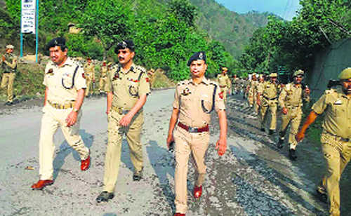 Police take out road march in Ramban