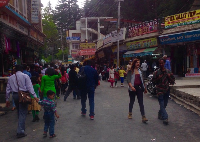 No cabs, Manali tourists left in the lurch