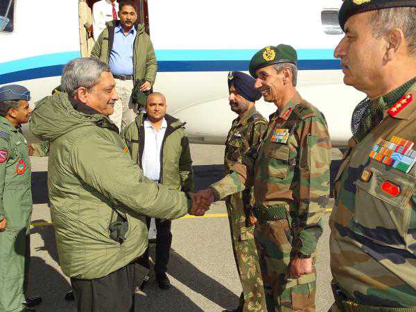 Parrikar meets troops at Siachen base camp