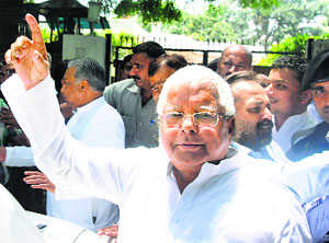 Question mark on Janata Parivar merger as Nitish skips meet