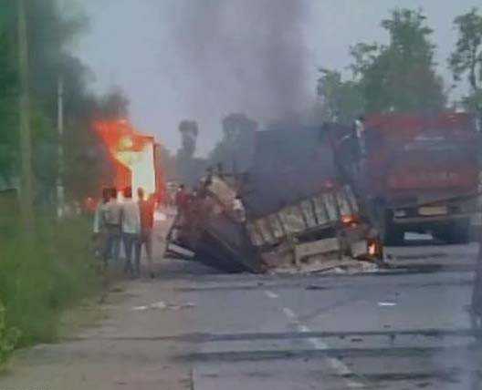 Maoists torch 32 vehicles in Bihar
