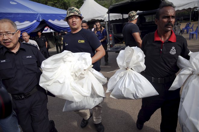 Malaysia finds 139 graves in trafficking camps