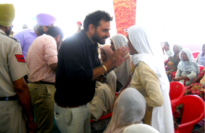 Pensioners storm Badal’s function