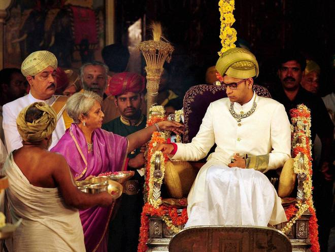 New king ascends throne in Mysore