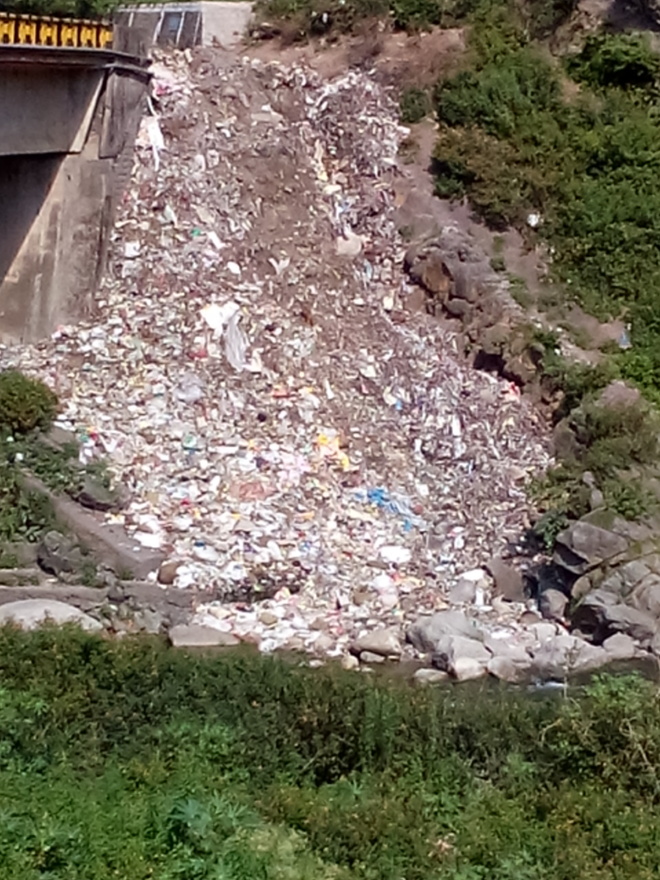 Beas tributaries turning into a dumping ground