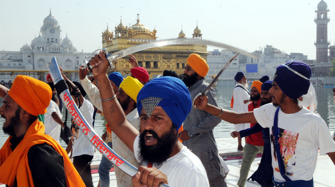 Clash at Golden Temple after peaceful Bluestar anniversary