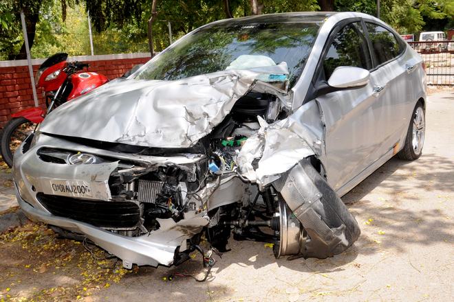Three injured as car drags auto-rickshaw for 100 metres