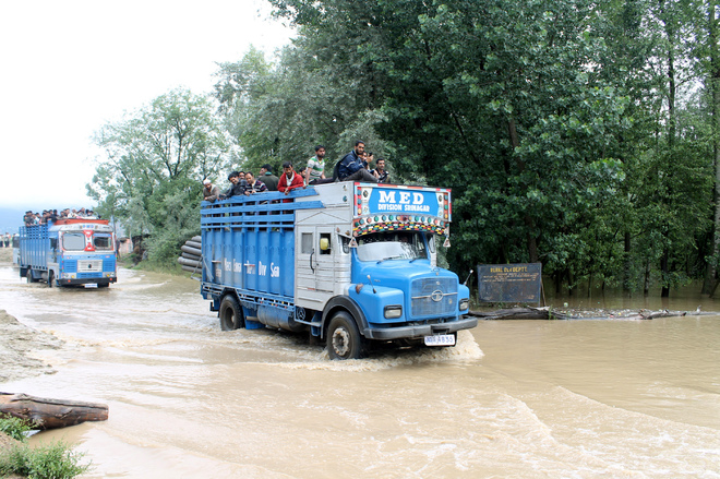 Flood threat looms large, but no step taken to desilt Jhelum