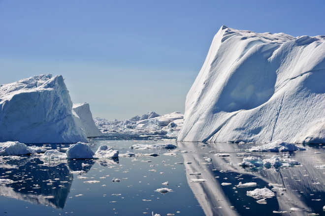 Backward-moving glacier key to glacial earthquakes