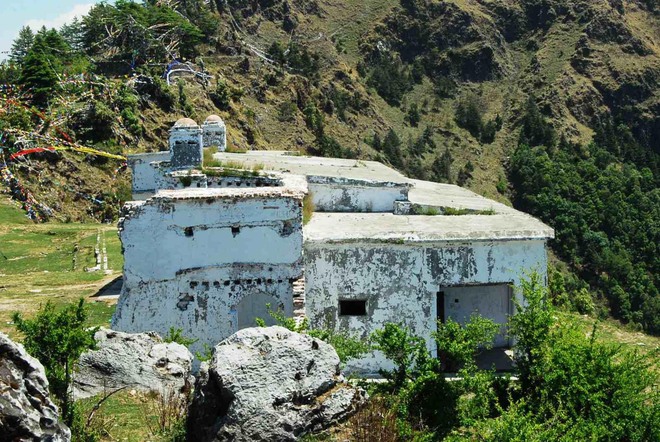 George Everest House residents oppose installation of gate