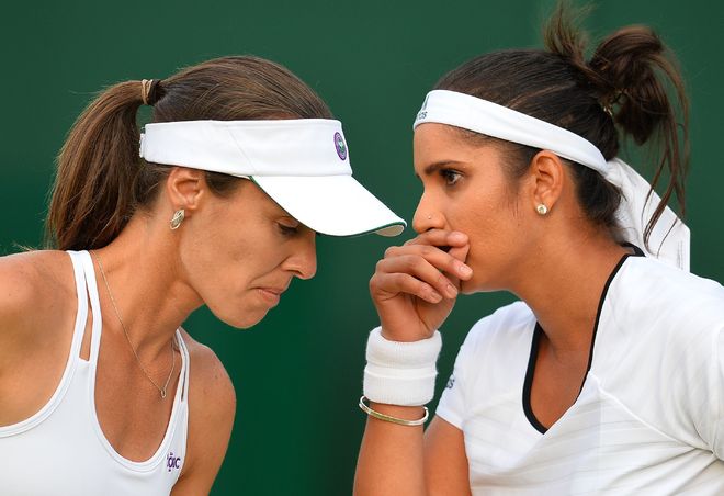 Paes, Sania advance at Wimbledon