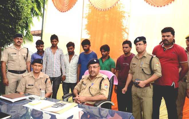 6 of vehicle-lifters’ gang arrested