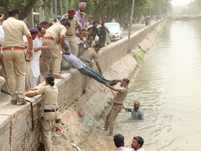 Fearing police, teachers jump into canal
