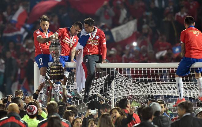Finally, Chile get their hands on cup