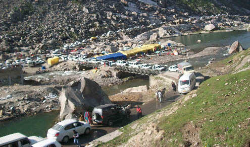 NGT mulls ban on tourism in Rohtang