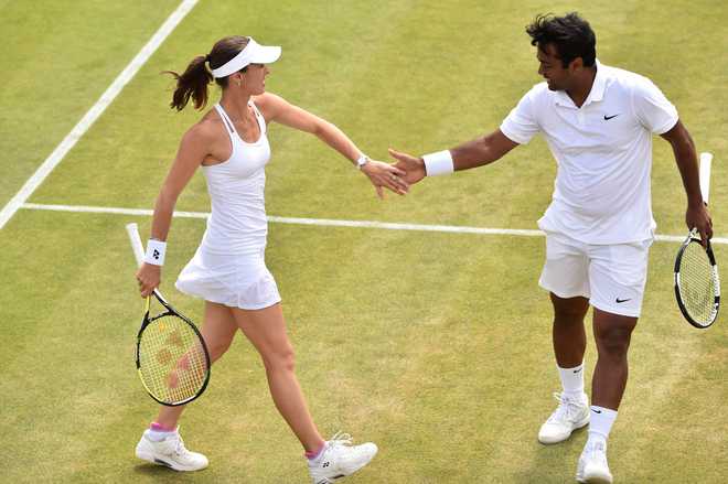 Paes-Hingis storm into mixed doubles quarters
