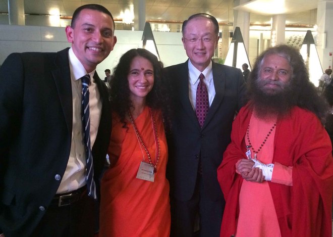 Swami Chidanand meets World Bank chief