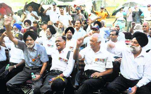‘Born to battle’ batch joins OROP protest