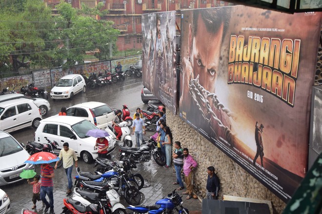 Valley youth flock to Jammu cinema halls to watch ‘Bajrangi Bhaijaan’