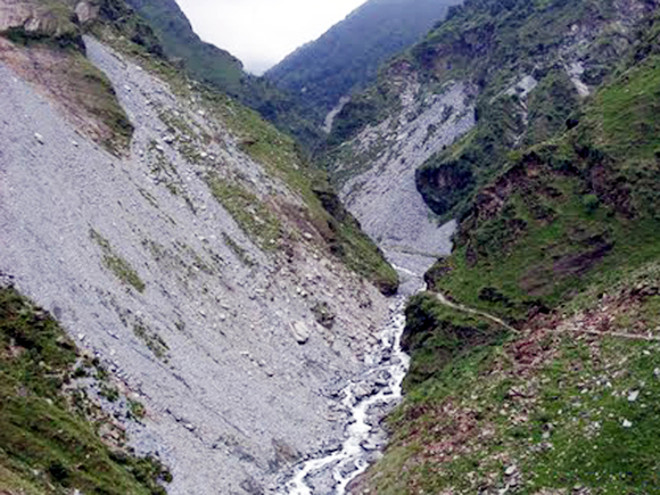 Illegal slate mining goes on in Dharamsala