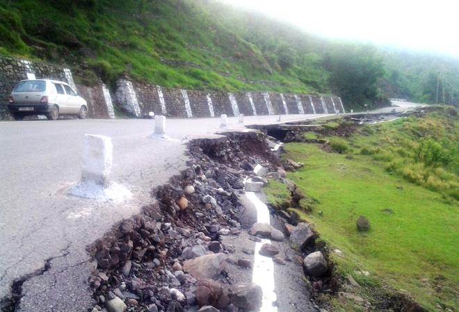 Incessant rain, landslides disrupt road connectivity in Poonch