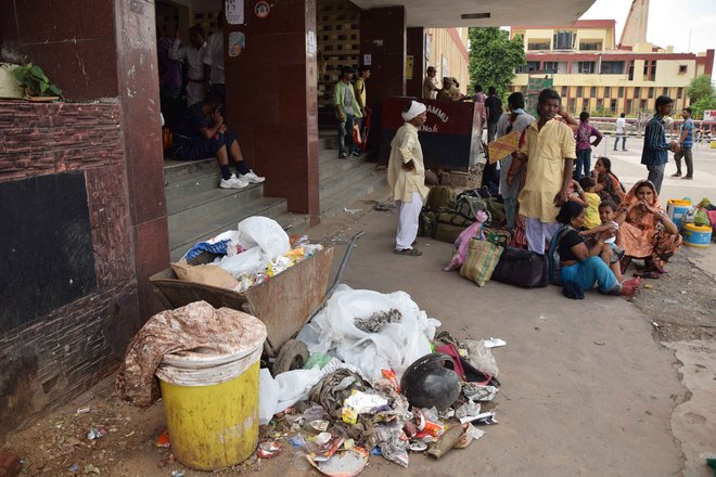 Garbage greets visitors at railway station