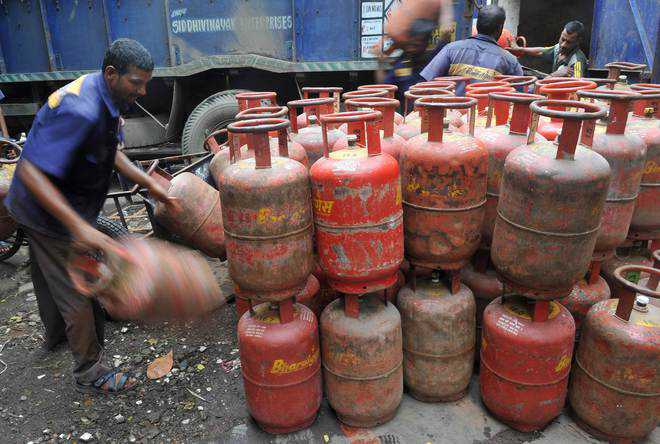 Non-subsidised LPG rates cut by Rs 23.50 per cylinder