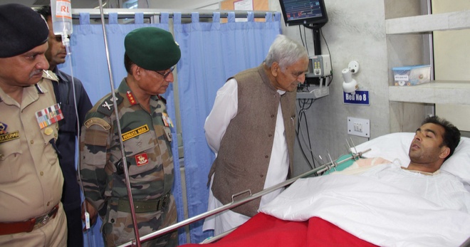 CM condemns Mirgund attack, visits injured cops in hospital