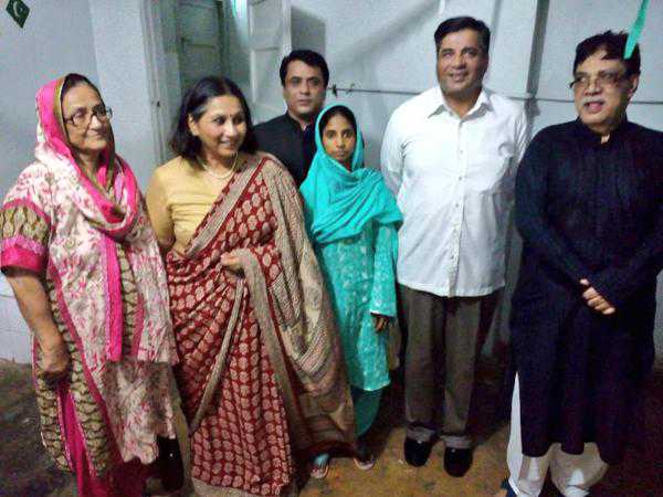 Envoy meets Indian woman stuck in Pak for over a decade