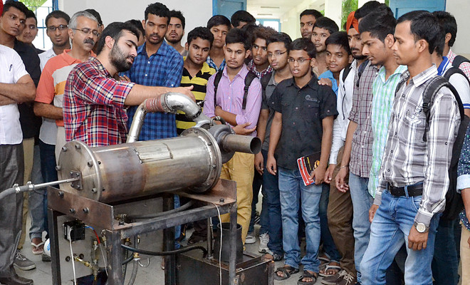 Students design micro-gas turbine