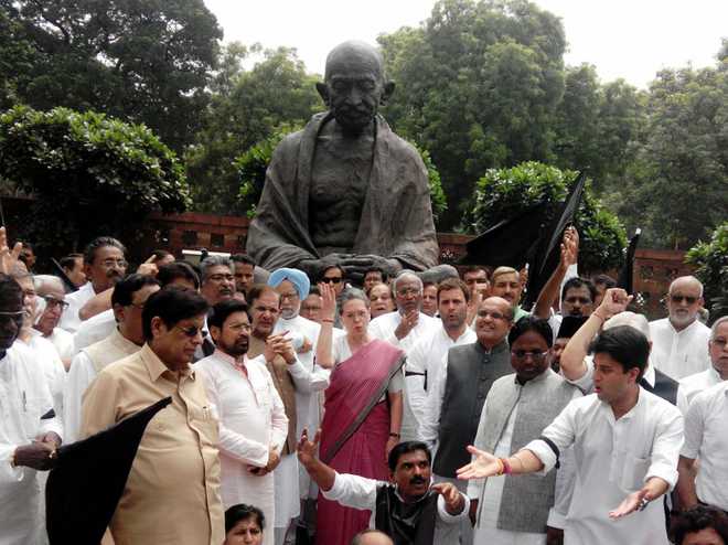 Cong, Oppn leaders protest for 2nd day against MPs'' suspension