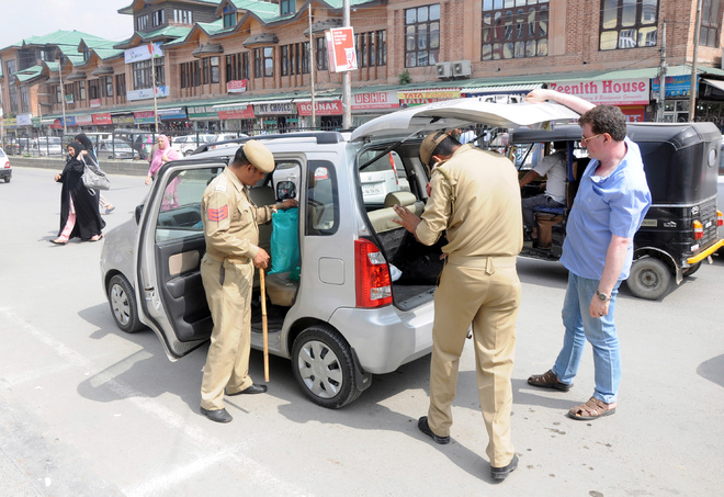 Security stepped up in Kashmir ahead of I-Day