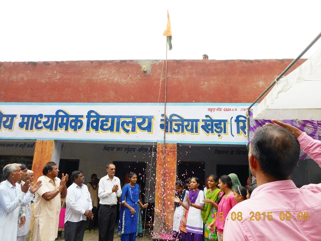 Girls hoist Tricolour in Sirsa village schools