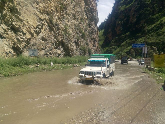 Sudden discharge of water from Larji Dam floods NH