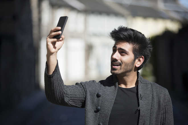 Universities study the art of clicking ''Selfies''