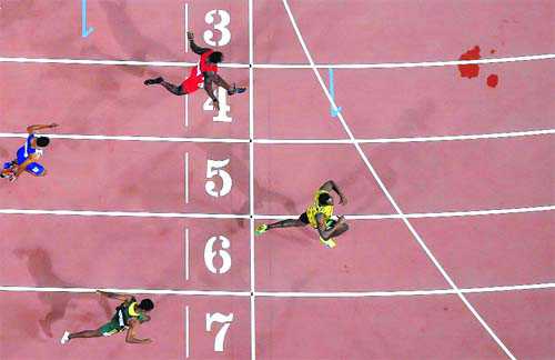 Bolt beats Gatlin for fourth world 200m gold