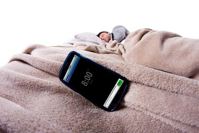 Mini sensor lets smartphones monitor your sleep