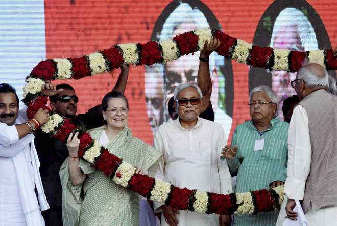 Sonia, Nitish, Lalu engage in Modi-bashing; BJP hits back