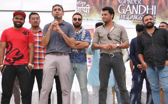 Cast of ‘Rupinder Gandhi – The Gangster’ comes calling to city