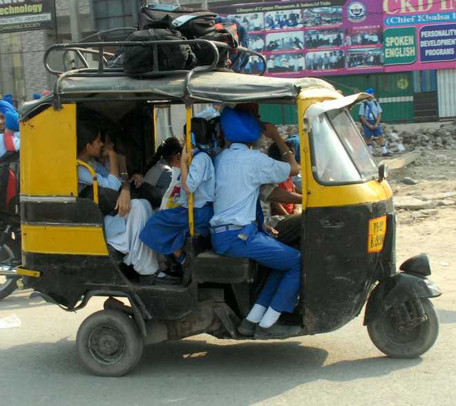 Overloaded auto-rickshaws pose threat to schoolchildren : The Tribune India