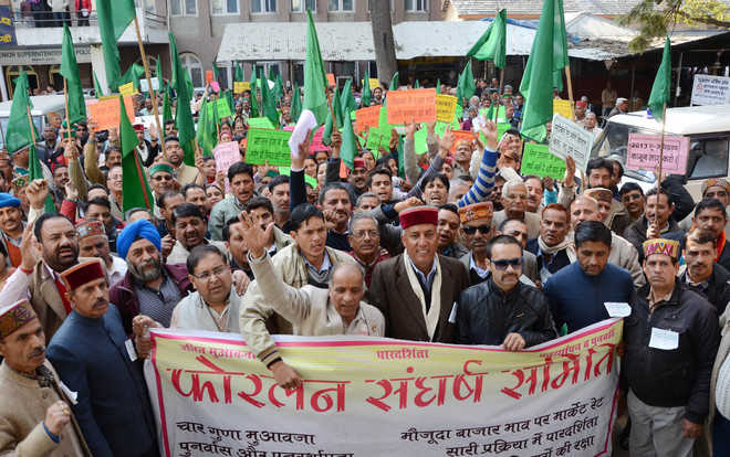 Land owners stage protest, submit memorandum