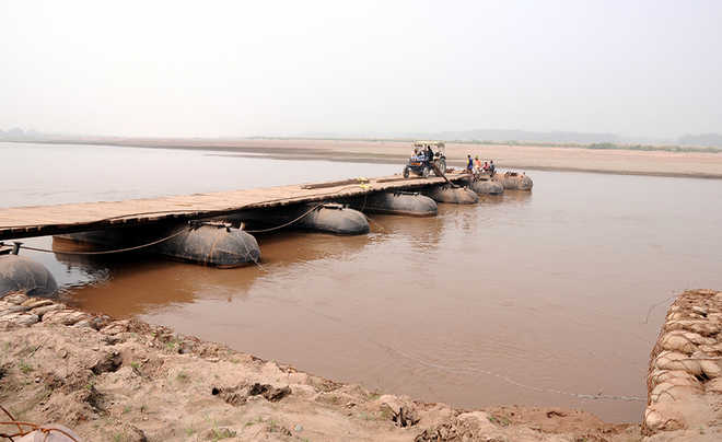 Fearing attack, govt sets 72-hr deadline for constructing bridge