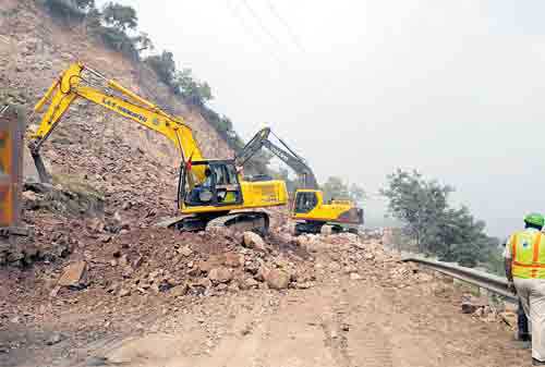 Landslide disrupts traffic on Chandigarh-Shimla highway