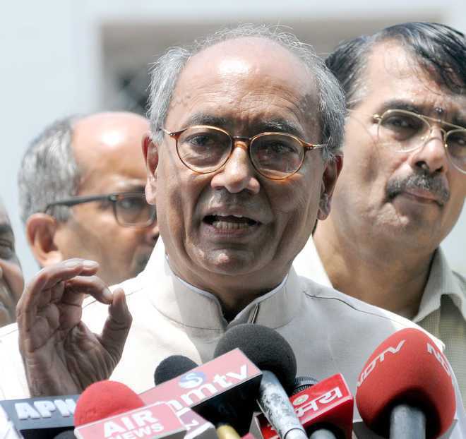 Digvijaya seeks apology from Parrikar over remarks on Army - The 